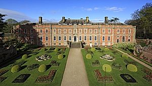 Trysorau Cymru: Tir, Tai a Chyfrinachau