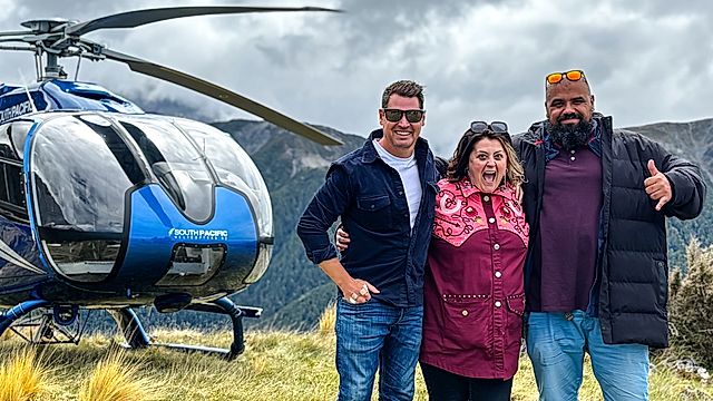 Alun, Chris a Kiri yn Seland Newydd