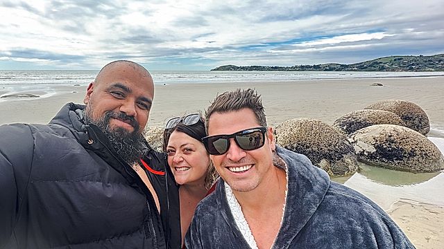 Alun, Chris a Kiri yn Seland Newydd