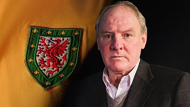 Ffwtbol a Fflêrs: Cofio Arwyr `76