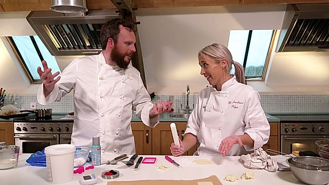 Richard Holt: Yr Academi Felys -2