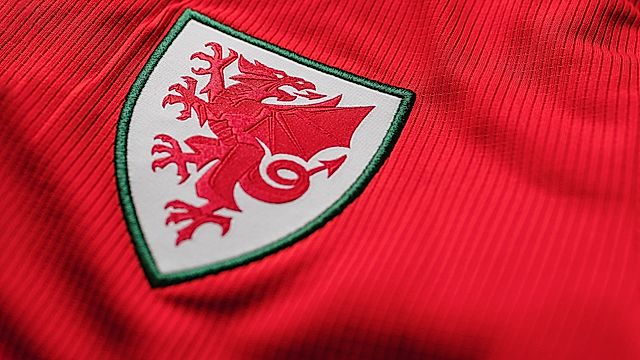 Gwlad yr Iâ v Cymru