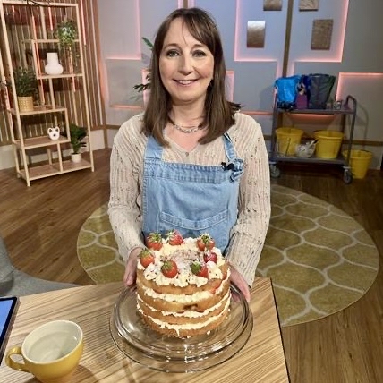 Strawberry Eton Mess Cake 