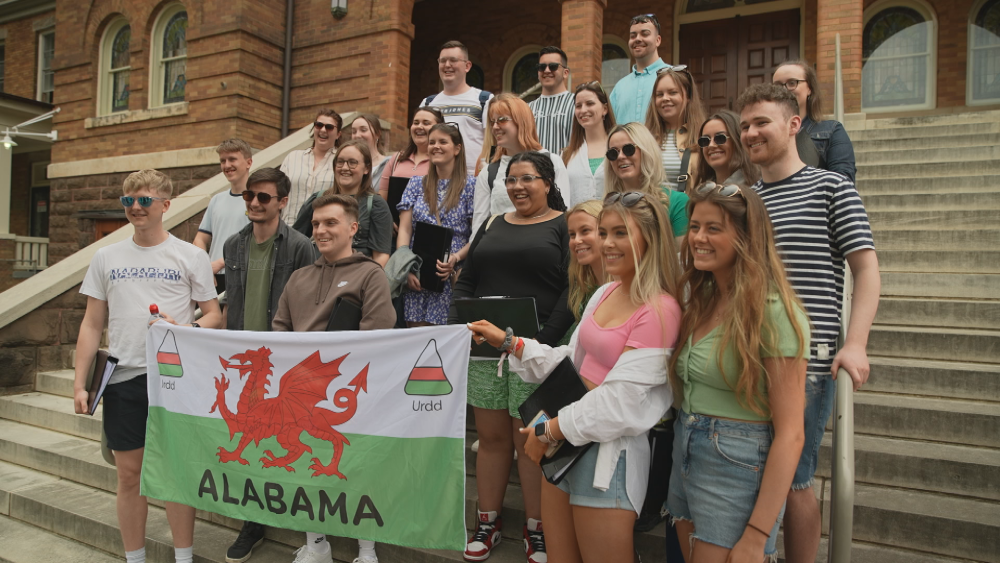 The Urdd choir and the youth of Alabama unite in harmony  