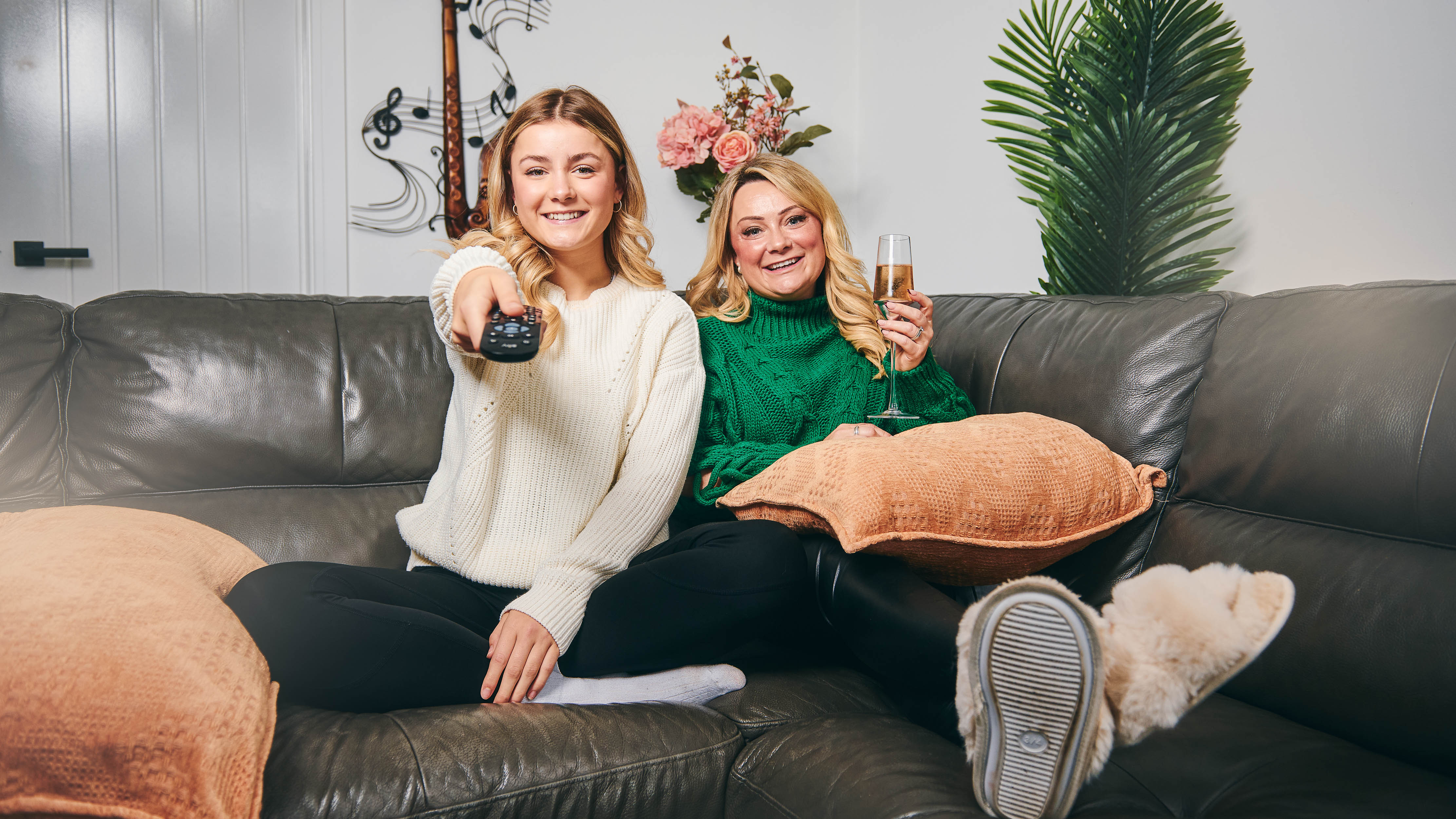 Ava & Luisa