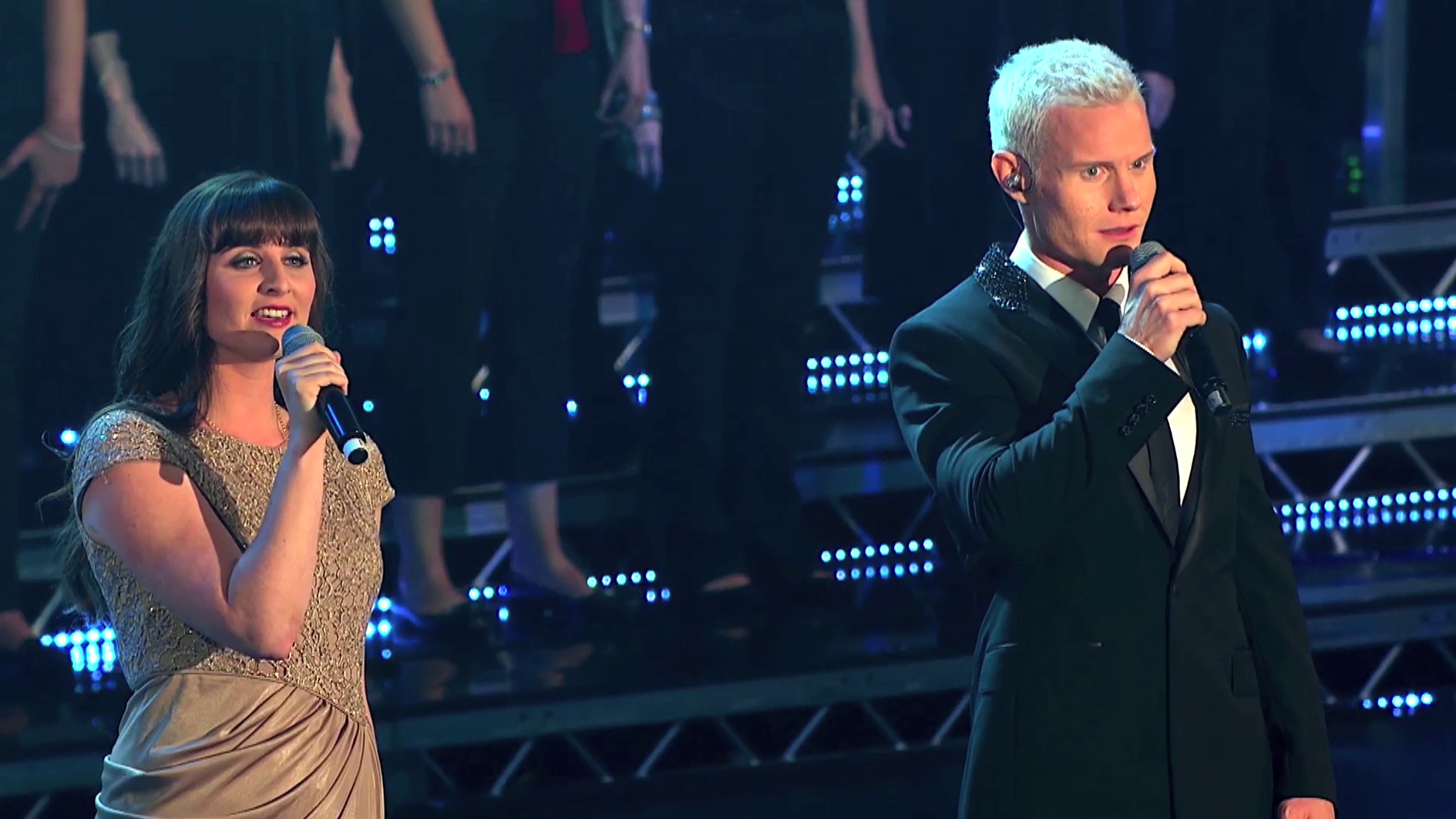 Rhydian, Katy a Chôr Unedig Clybiau Rygbi De Cymru - Dyrchefir Fi 